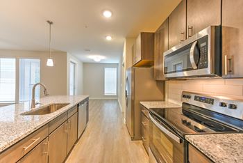 Modern Kitchen at Pinnacle Apartments, Jacksonville, FL